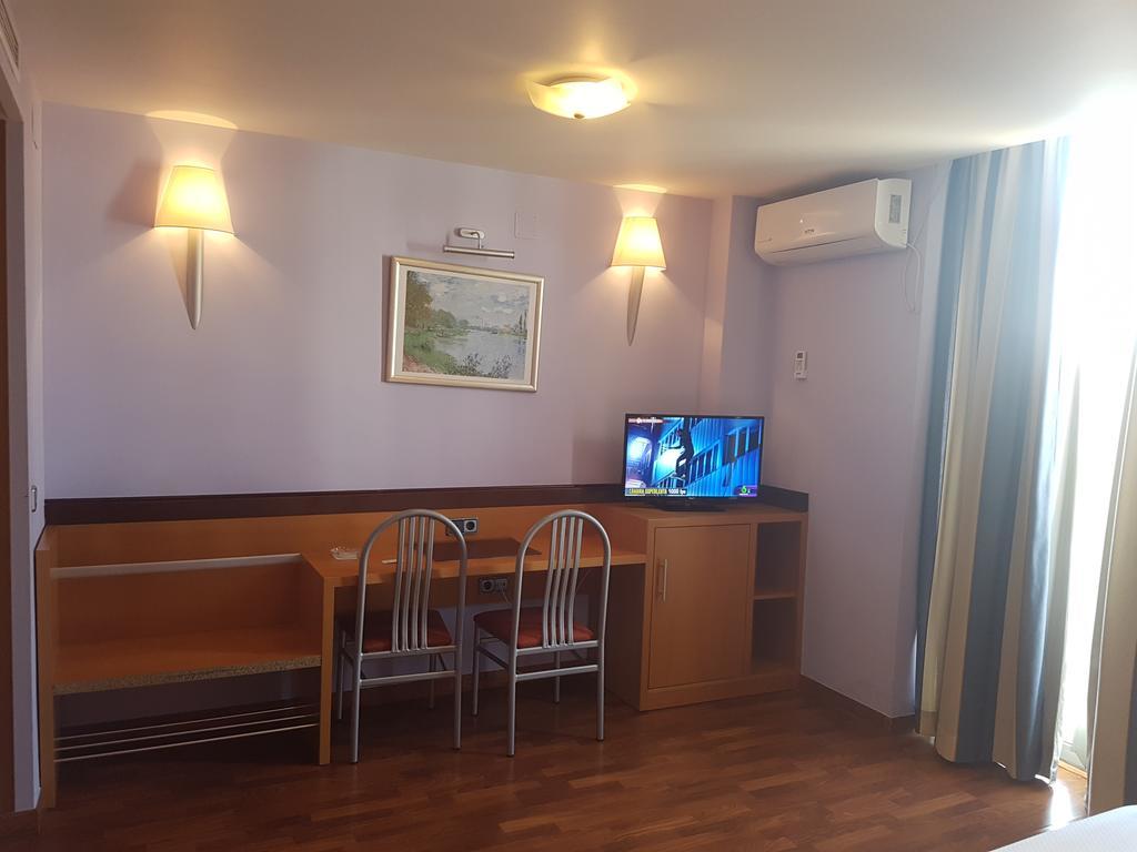 Isur Hotel Llerena